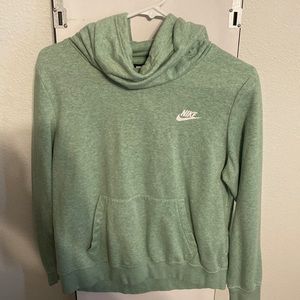green Nike sweatshirt/hoodie, size M